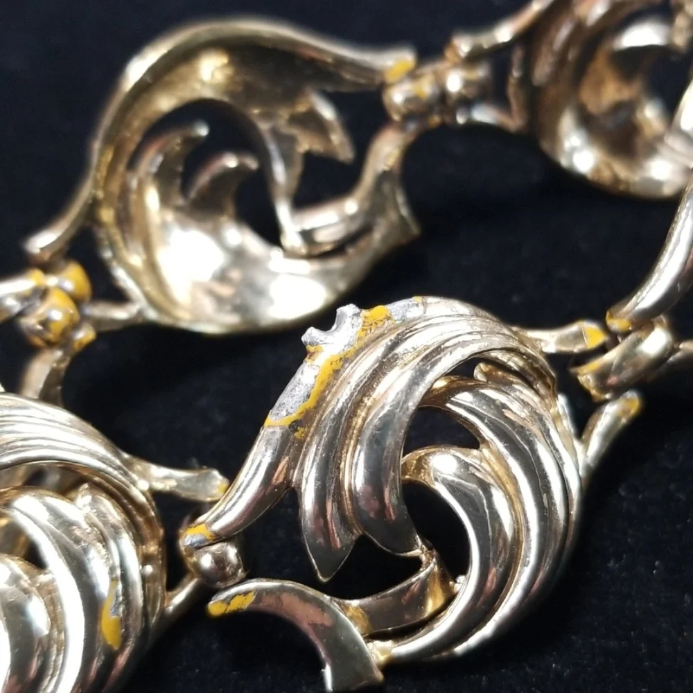 Vintage Signed CORO Link Bracelet Pat Pend Gold Tone